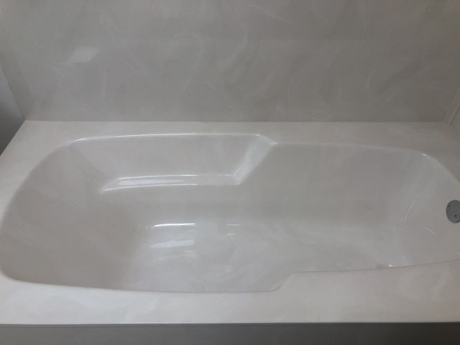 Mark 8 bathtub